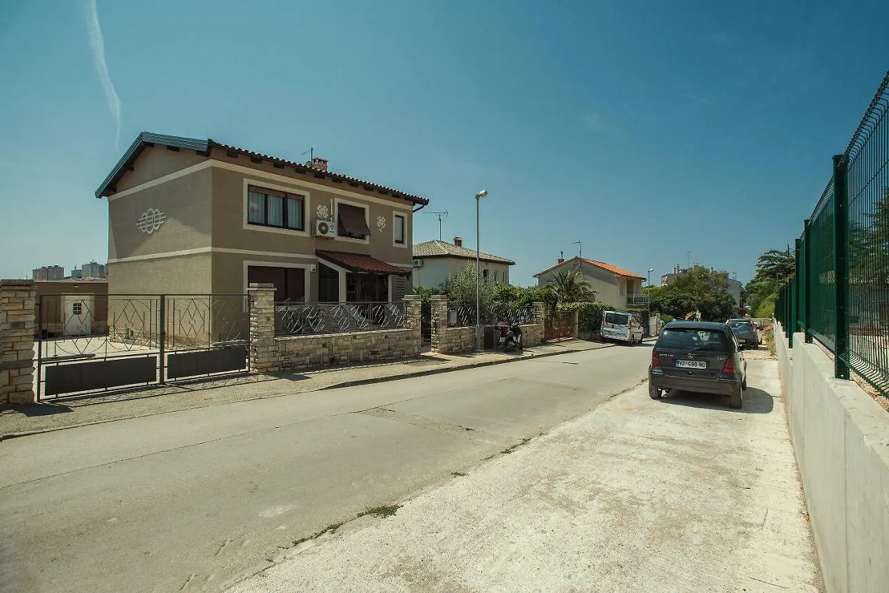 Diegos Apartments 풀라