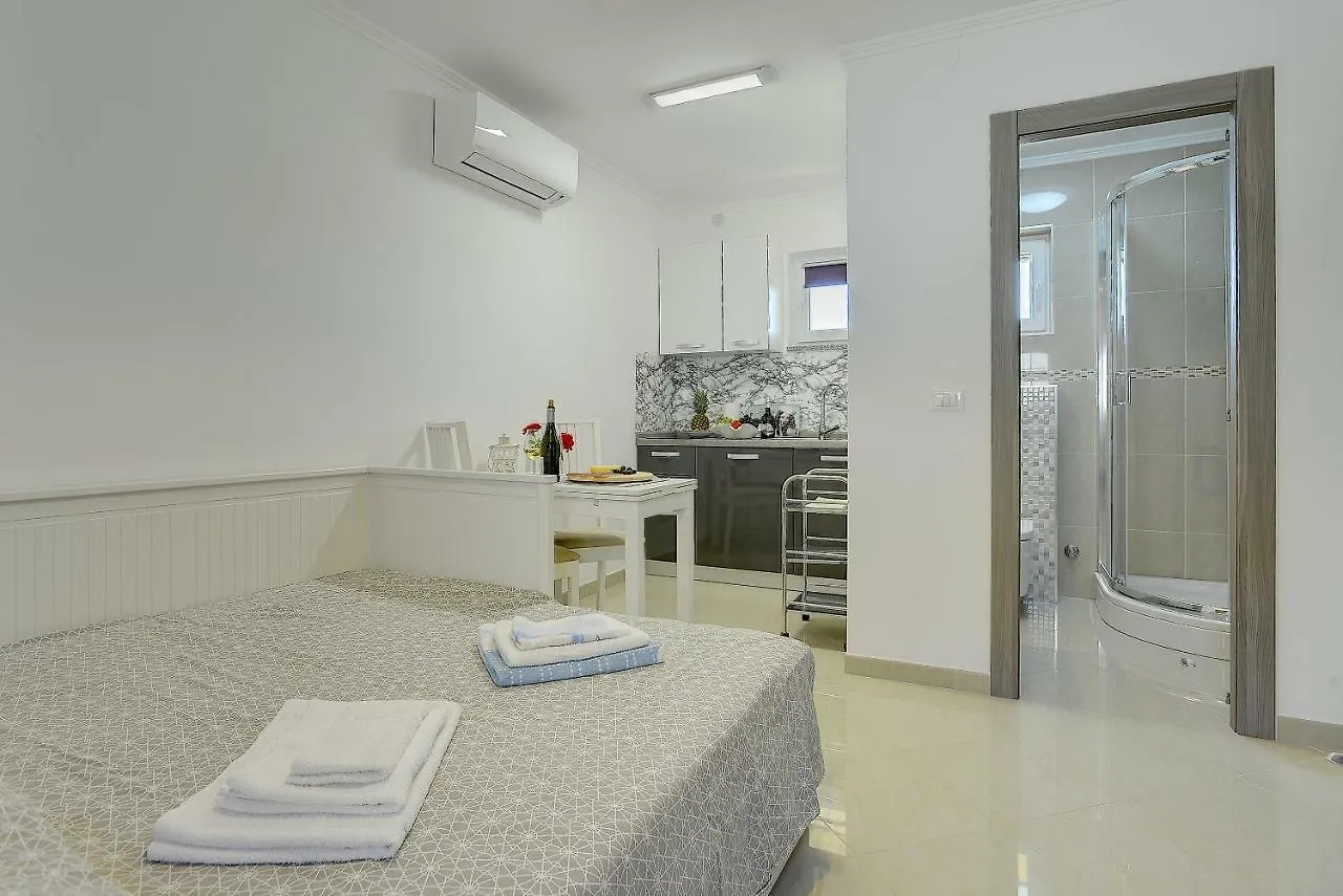Diegos Apartments 풀라