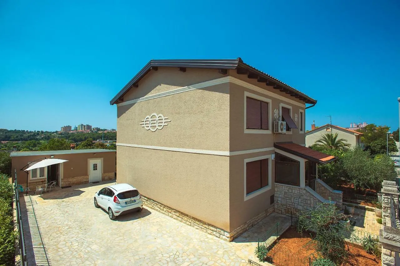 Diegos Apartments 풀라